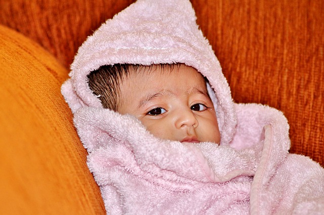Ręcznik z kapturkiem – ciekawe rozwiązanie dla niemowlaka!