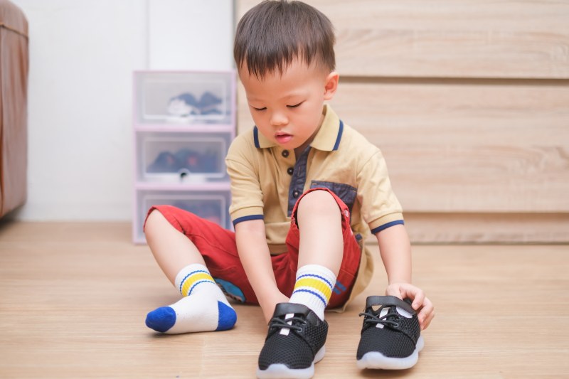 Jak dobrać obuwie dla maluchów